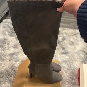 Elegant Gray Knee-High Women's Boots